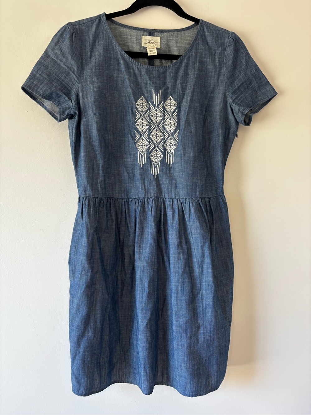 Leviโs Lightweight Embroidered Dress with Pockets, 100% Cotton, Small
